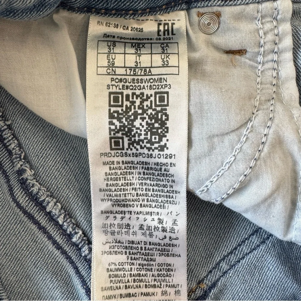 GUESS Women's Shorts 31 Blue Denim Emma Bottom Frayed Eds Button Fly Light Wash